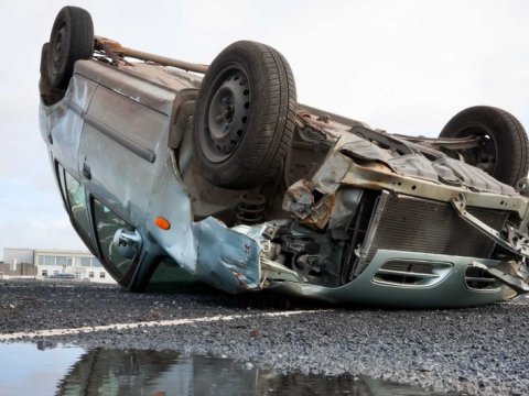 Salyanda maşın aşdı - Bir ailənin 6 üzvü yaralandı