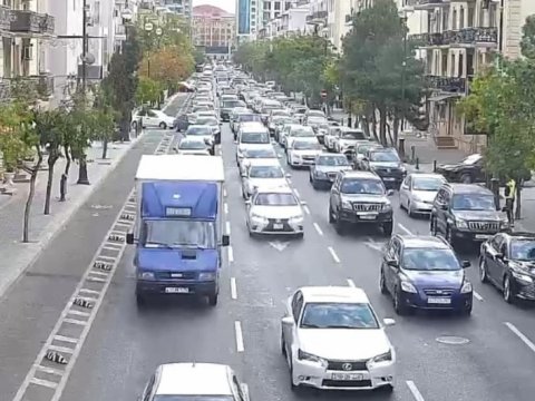 Sürücülərin nəzərinə - Bu yollarda tıxac var