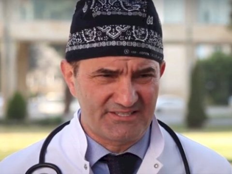 Tanınmış həkimin məhkəməsində qızı ifadə verdi