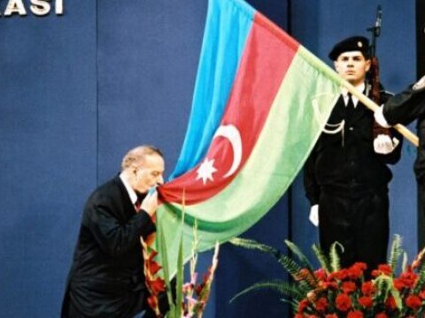 Milli müstəqillik mübarizəmizdə dönüş nöqtəsi &ndash; Cavanşir Feyziyev yazır&hellip;