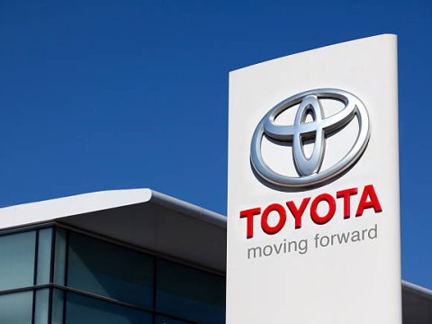 "Toyota" Amerikada elektromobil istehsalını təxirə salıb