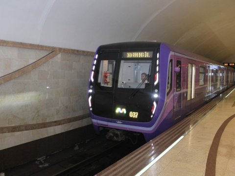 Metroda insident: daha bir sərnişin qatarın altına düşdü