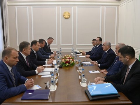 Əli Əsədov həmkarı ilə görüşdü