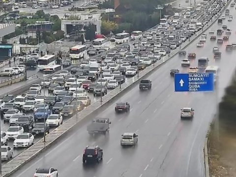Sürücülərin nəzərinə - Hazırda bu yollarda tıxac var