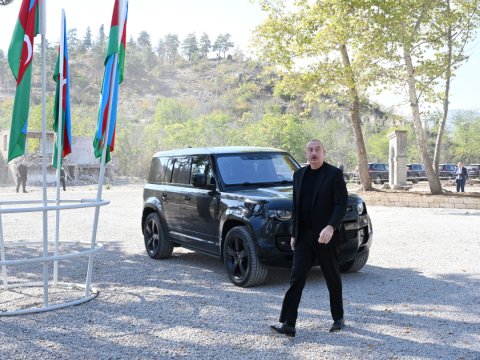 Prezident Zəngilanda yaşayış komplekslərinin təməllərini qoydu