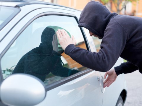 Avtomobildən oğurluq edən şəxs saxlanıldı