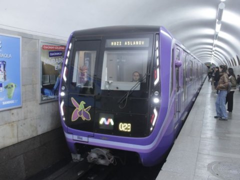 Metro qatarının altına düşən şəxsin ayaqları amputasiya olundu