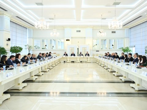 Hüquq siyasəti və dövlət quruculuğu komitəsinin geniş tərkibdə iclası keçirilib