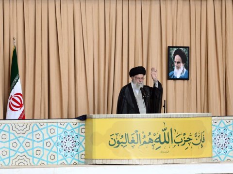 Xamenei İsrailə və ABŞ-a meydan oxudu - Cümə xütbəsinə snayperlə çıxdı&nbsp;- FOTOLAR