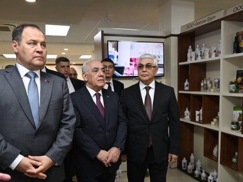 Əli Əsədov Minskdə Azərbaycan Ticarət Evində - FOTOLAR