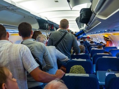 Moskva-Gəncə təyyarəsində halı pisləşən qadın aeroportda öldü