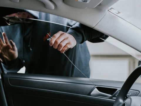 Avtomobillərdən oğurluq edənlər saxlanıldı