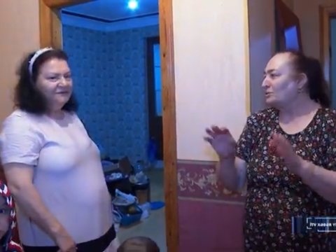 Cəbrayıla köçən ailə Bakıdakı evi sahiblərinə qaytardı - VİDEO
