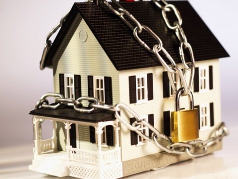 Bələdiyyə sədrinin 160 min manatlıq əmlaklarına həbs qoyuldu