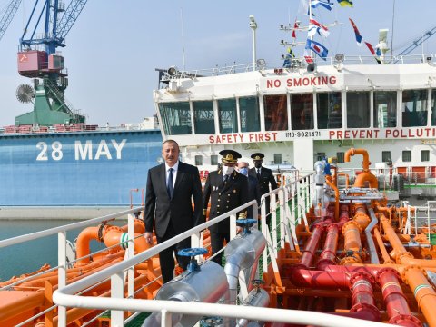 Xəzərdə ən böyük donanma: Azərbaycan bayrağı altında üzən gəmilər