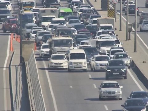 Yol qəzası &ldquo;20 Yanvar&rdquo;da uzun tıxac yaratdı