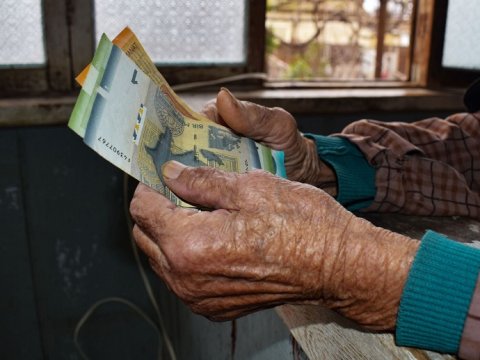 Yaşa görə pensiya alanların sayı 2 min nəfərə yaxın AZALIB