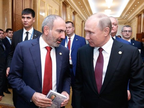 Paşinyan Putinin qəbuluna gəldi