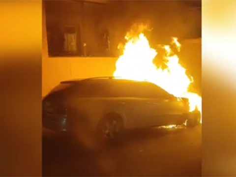 Bakıda &ldquo;Mercedes&rdquo; yandı - VİDEO&nbsp;