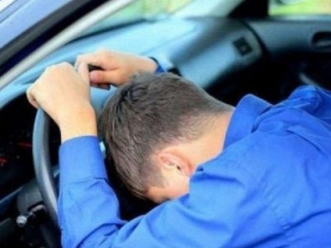 Sürücü sükan arxasında öldü