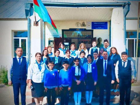 Azərbaycanda bu məktəbin müəllimləri vahid formaya keçdi