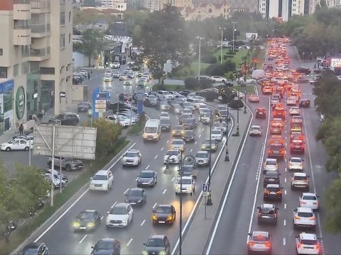 16 əsas yolda tıxac var - SİYAHI