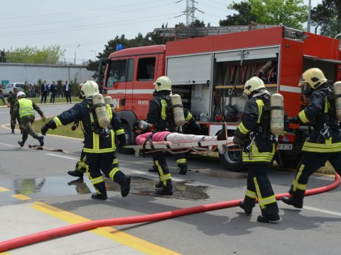 44 yanğına çıxış olub - 3 nəfər xilas edildi