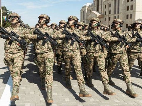 Baş nazirdən hərbçilərin&nbsp;maaşı ilə bağlı QƏRAR