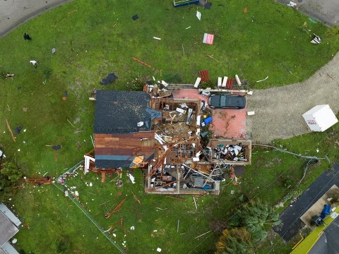 Qasırğa Amerikanı vurdu: milyonlarla insan işıqsız, evsiz qaldı