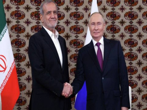 Putin Pezeşkianı Rusiyaya səfərə dəvət etdi