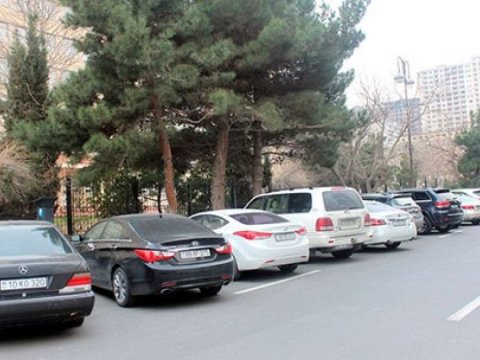 Bakıda bəzi ərazilərdə maşın saxlamaq qadağan edildi