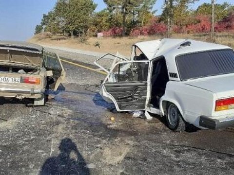 Xudatda iki maşın toqquşdu - 2 ölü, 1 yaralı