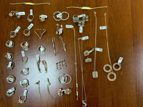 Ölkəyə qanunsuz yolla qızıl gətirmək istədi, yaxalandı