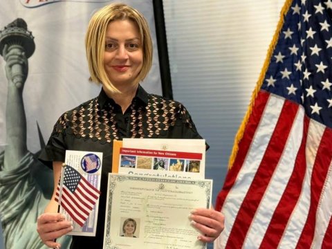 Azərbaycanlı jurnalist ABŞ vətəndaşlığı aldı