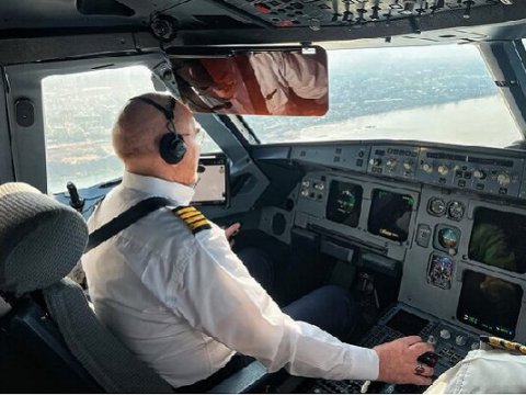 İran parlamentinin sədri özünün idarə etdiyi təyyarə ilə Livana uçdu