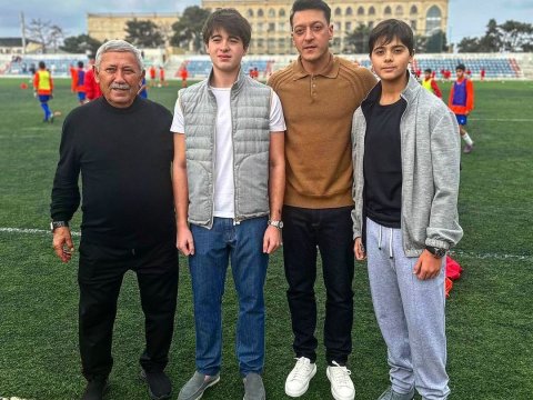Prezidentin nəvələri Mesut&nbsp;Özillə görüşdülər - FOTO