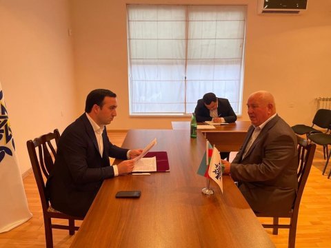 Deputat Şabranda vətəndaşları qəbul edib