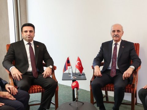 Kurtulmuş erməni həmkarı ilə görüşdü