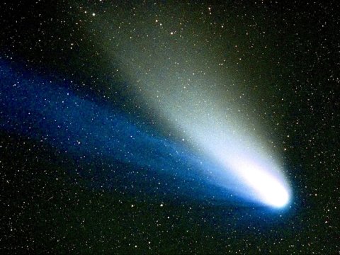 Kosmik komet Yerə yaxınlaşır