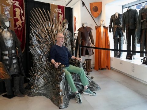 Məşhur dəmir taxt&nbsp;1,5 milyon dollara satıldı