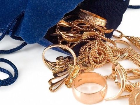 Evdən qızıl&nbsp;oğurlayan şəxs saxlanıldı