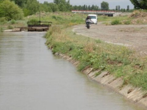 Ağdaşda kanaldan meyit tapıldı