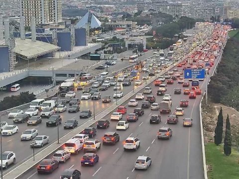22 əsas yolda tıxac var - SİYAHI