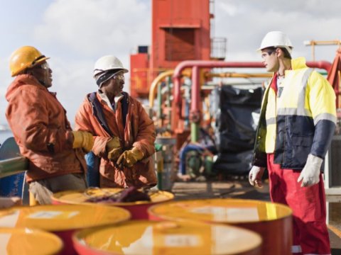 Neft-qaz sektorunda çalışanların maaşı