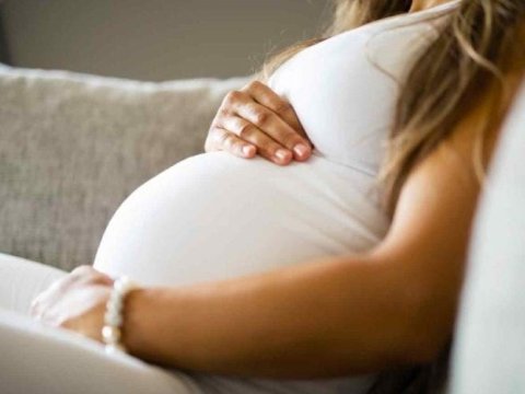 Xəstəxanaya aparılan hamilə qadın yolda ÖLDÜ