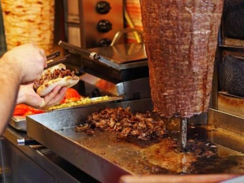 Yenə dönər, yenə kütləvi zəhərlənmə: Bu dəfə 18 nəfər...