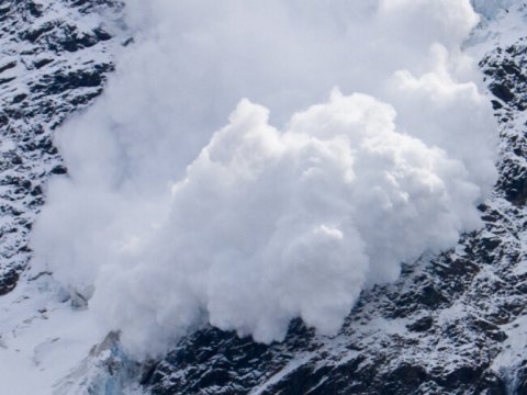 Qırğızıstanda qar uçqunu - 6 nəfər itkin düşdü