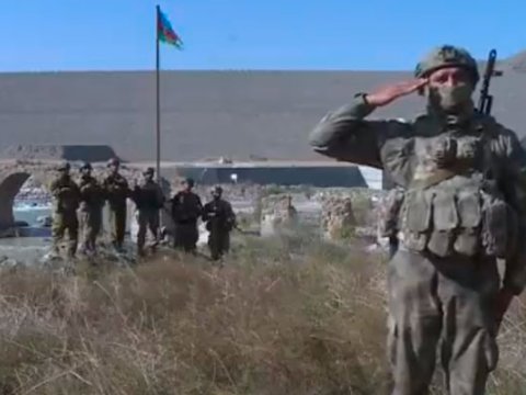 Zəfər xronikası - Azərbaycan bayrağı Xudafərin körpüsündə