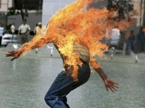 Evdə tək qalan psixi xəstə yanaraq öldü