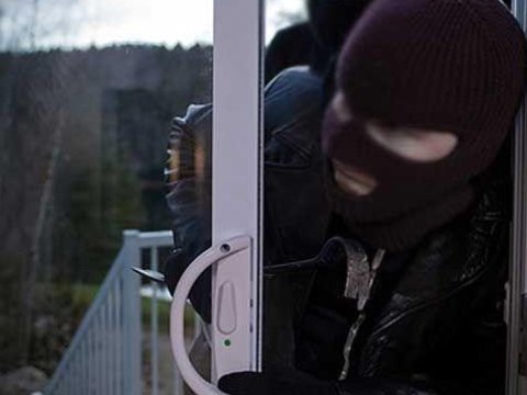 Mağazalardan oğurluq edənlər saxlanıldı